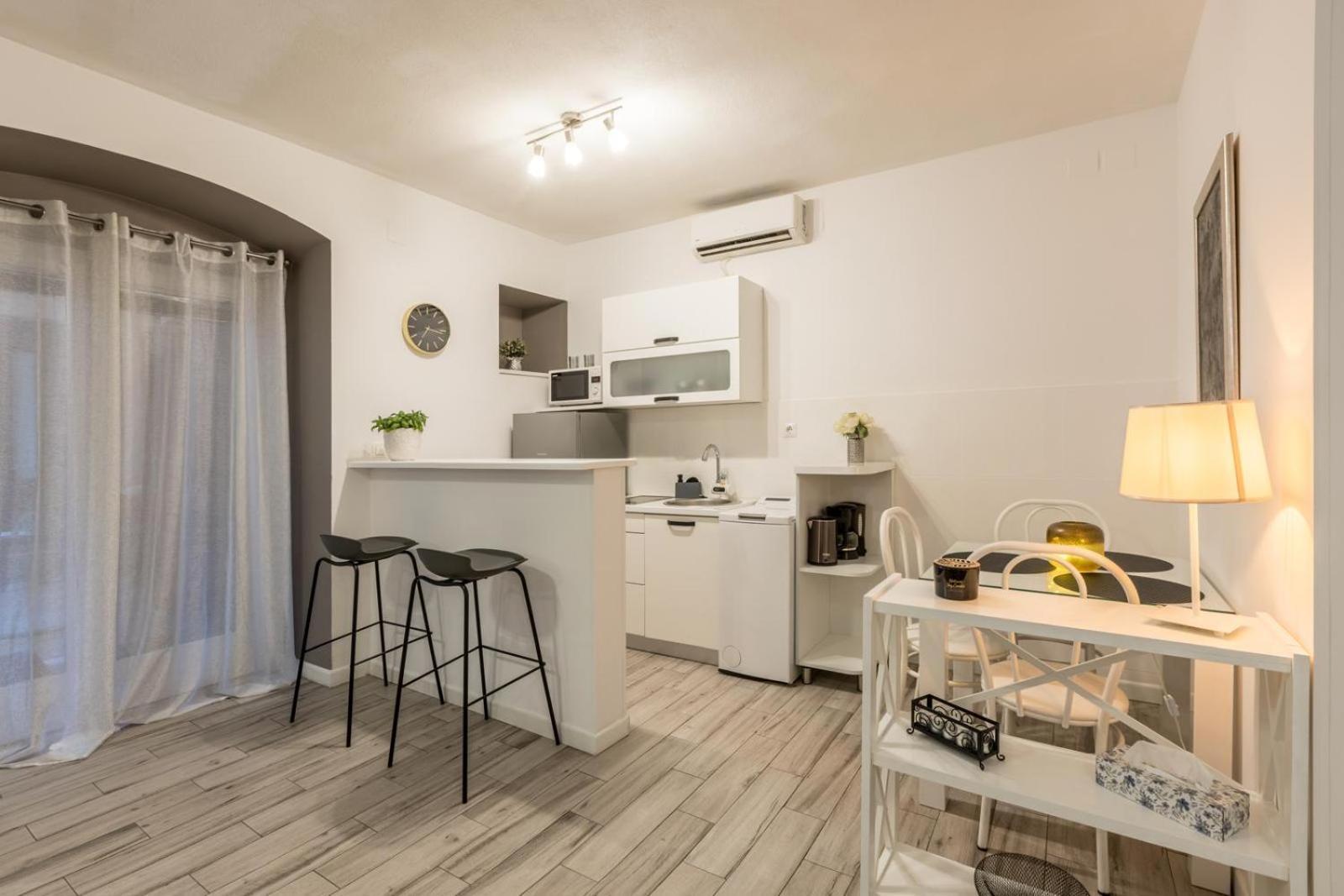 Apartments And Rooms Villa Lina สปลิท ภายนอก รูปภาพ