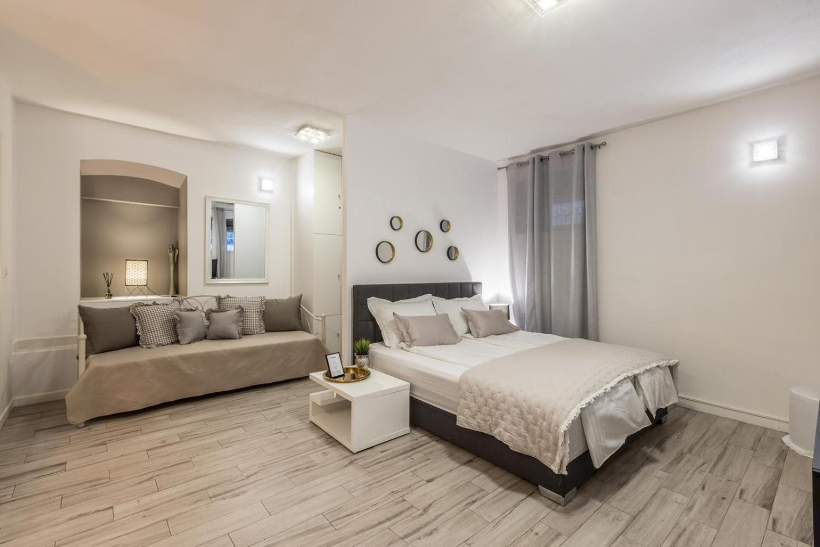 Apartments And Rooms Villa Lina สปลิท ภายนอก รูปภาพ