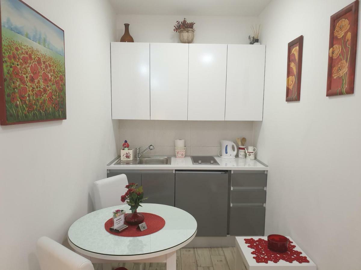 Apartments And Rooms Villa Lina สปลิท ภายนอก รูปภาพ