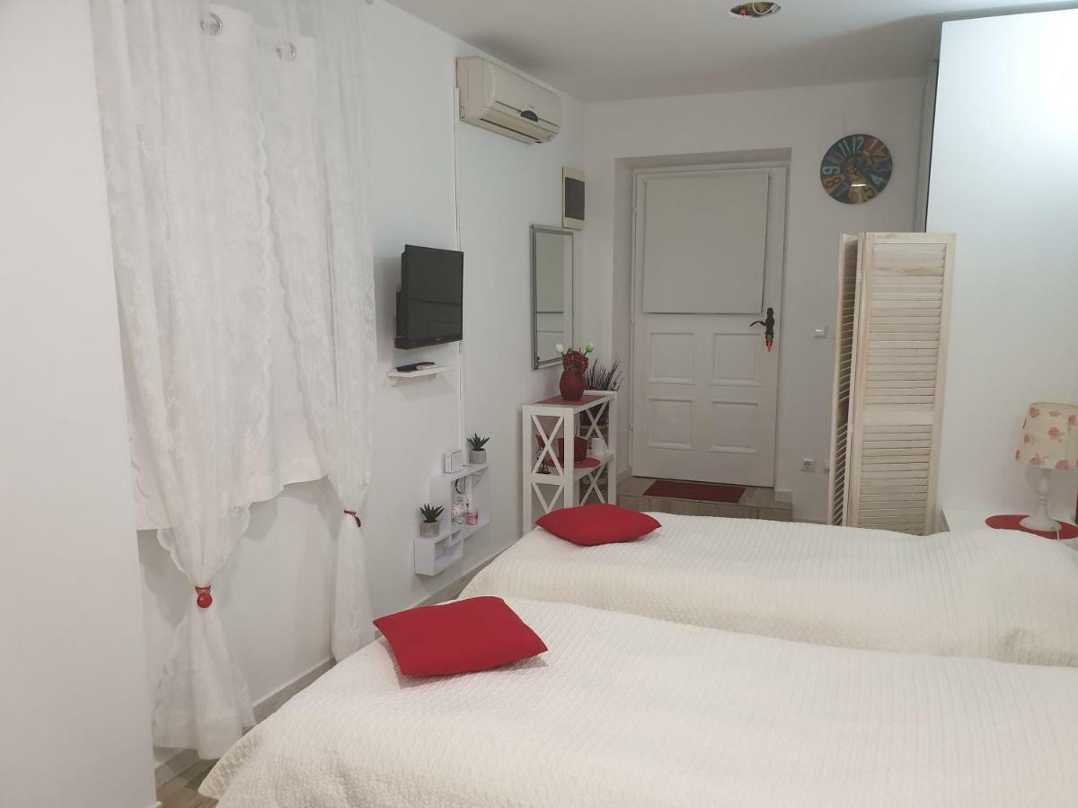 Apartments And Rooms Villa Lina สปลิท ภายนอก รูปภาพ