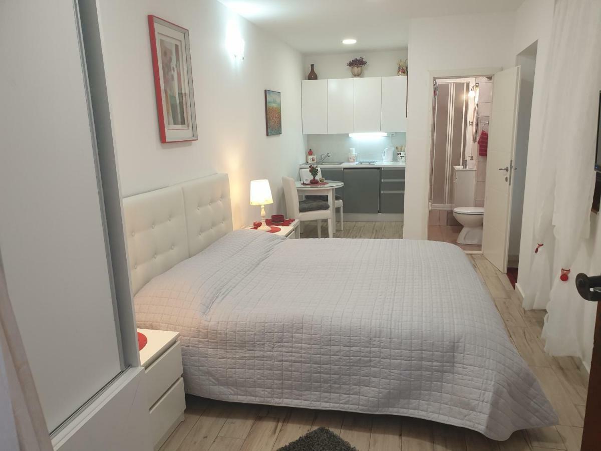 Apartments And Rooms Villa Lina สปลิท ภายนอก รูปภาพ