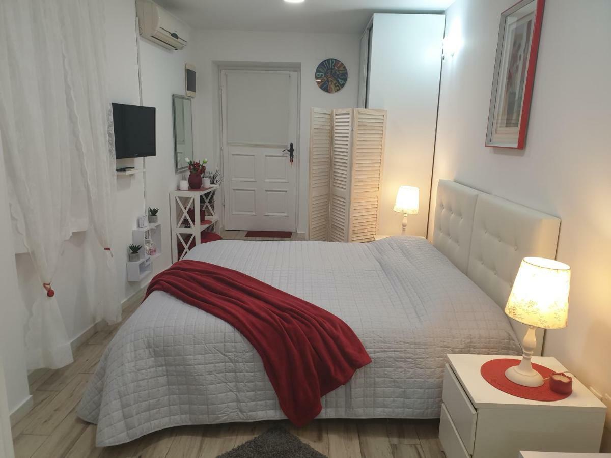 Apartments And Rooms Villa Lina สปลิท ภายนอก รูปภาพ
