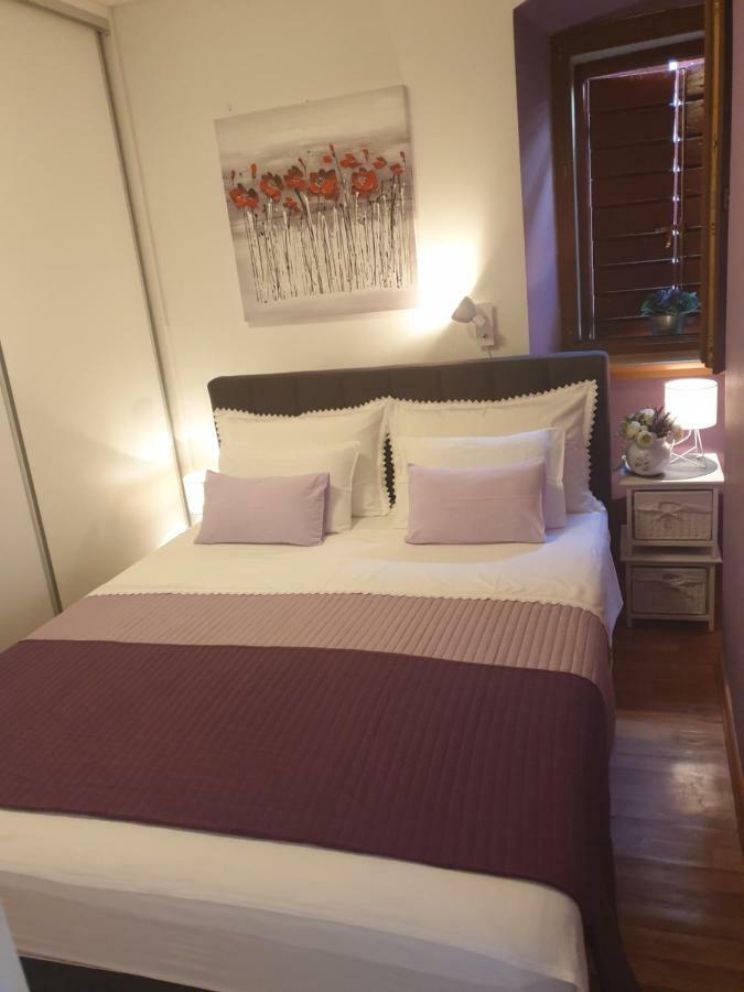 Apartments And Rooms Villa Lina สปลิท ภายนอก รูปภาพ