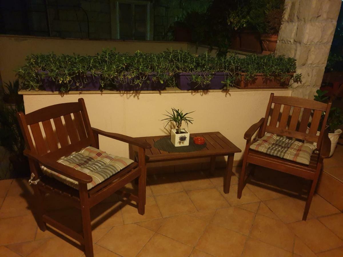 Apartments And Rooms Villa Lina สปลิท ภายนอก รูปภาพ